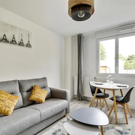 Chic Near Paris - La Defense *