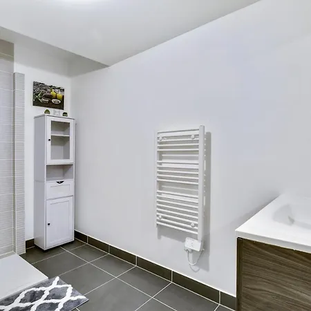 Chic Near Paris - La Defense *